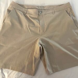 ABC Classic-Fit Short 9" WovenAir Lululemon BEIGE and LIKE NEW CONDITION